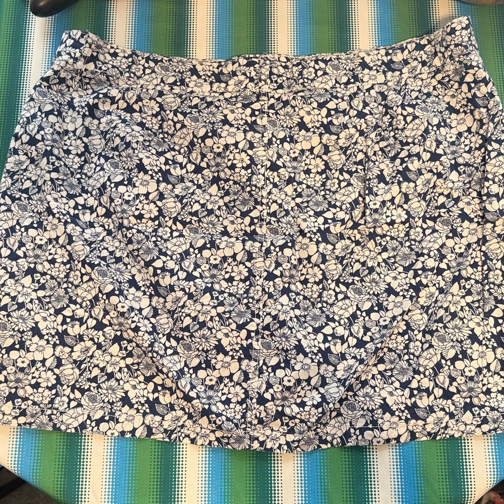 Saint John’s Bay Floral Print Navy and White Women’s Skort size 20w. - Picture 2 of 4
